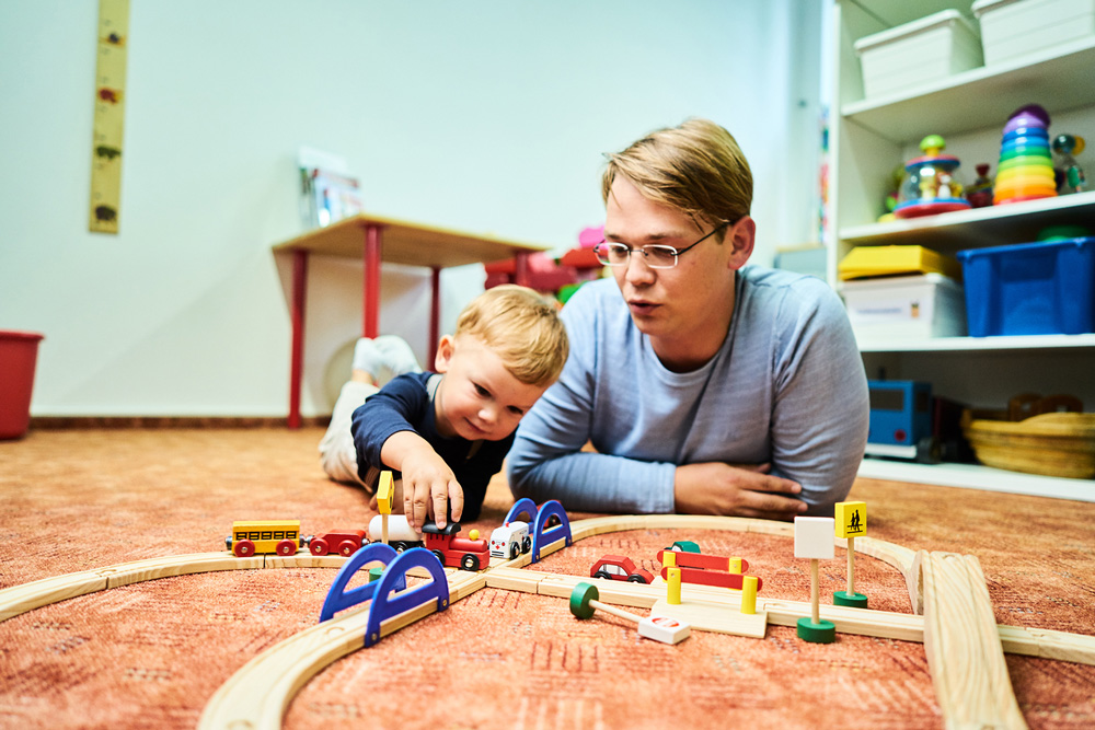 studentische Eltern mit Kind im Eltern-Kind-Zimmer