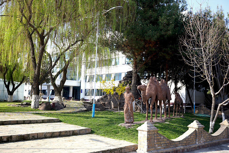 Außenaufnahme der Tashkent State University of Economics