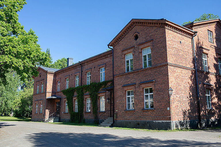 rotes Backsteingebäude der Häme University