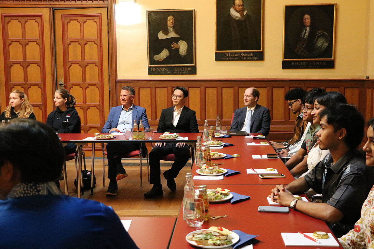 Gesprächsrunde im Rathaus