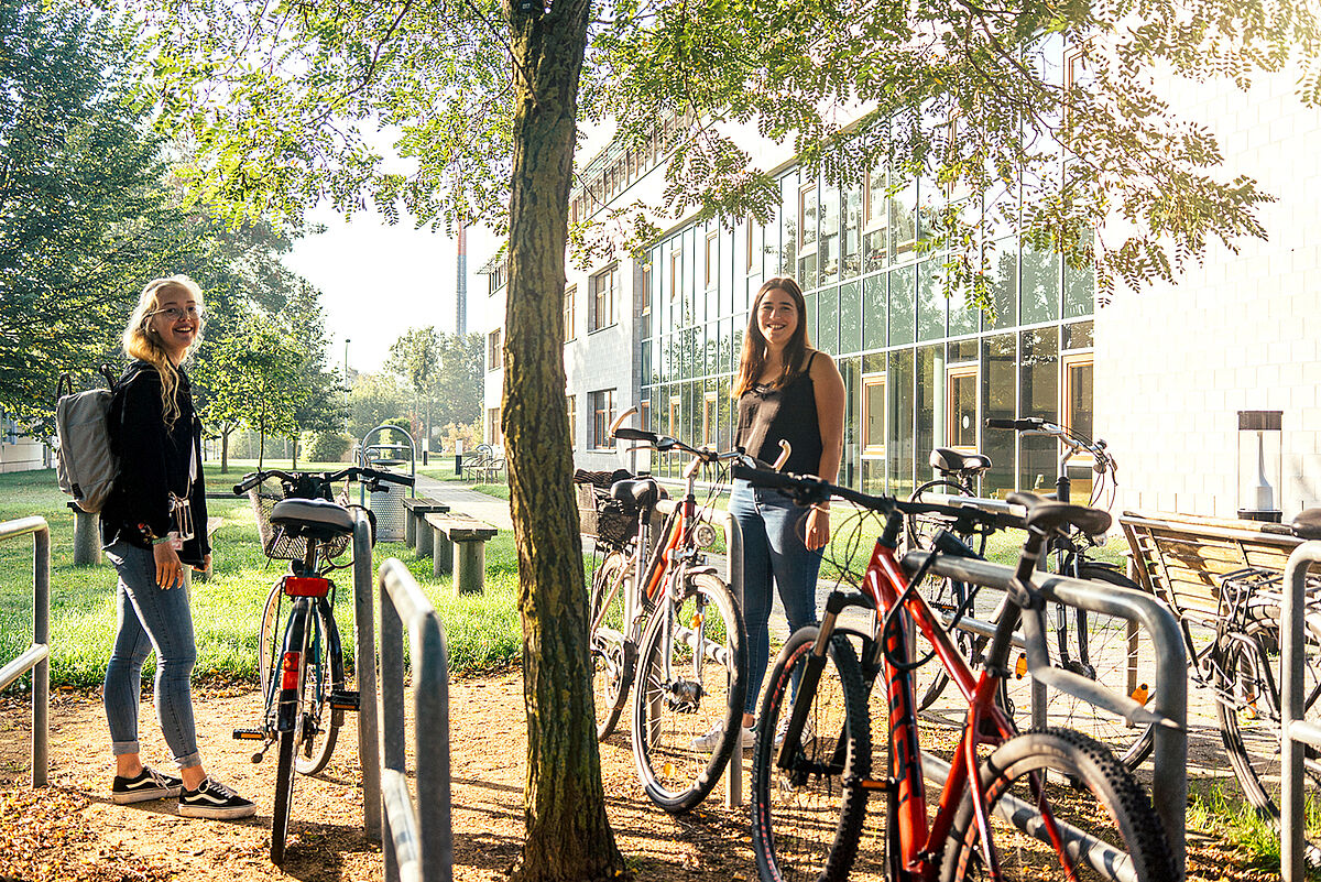 Students on the campus of the Stralsund University of Applied Sciences, bicycles