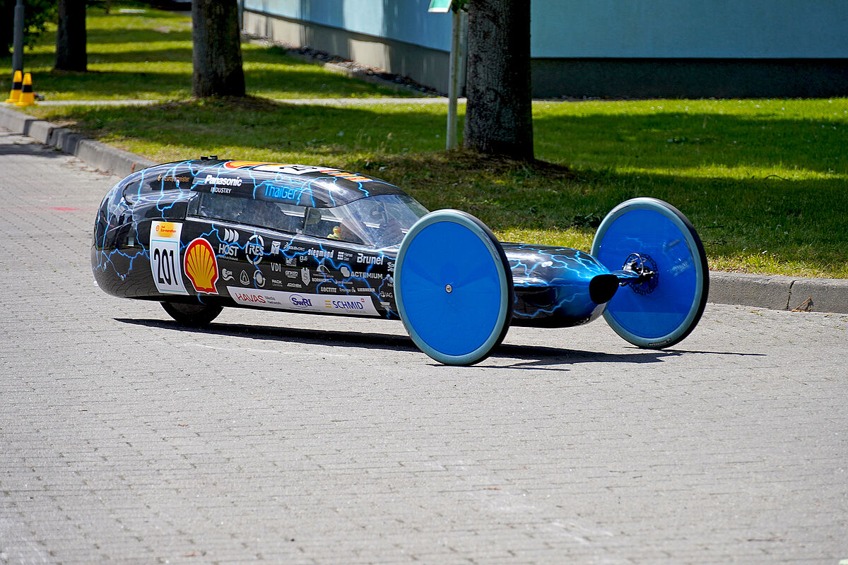 Das ThaiGer Racing Fahrzeug bei der Showfahrt